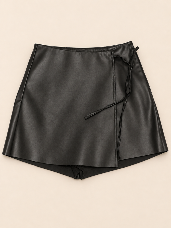 Jupe-short portefeuille noire effet cuir