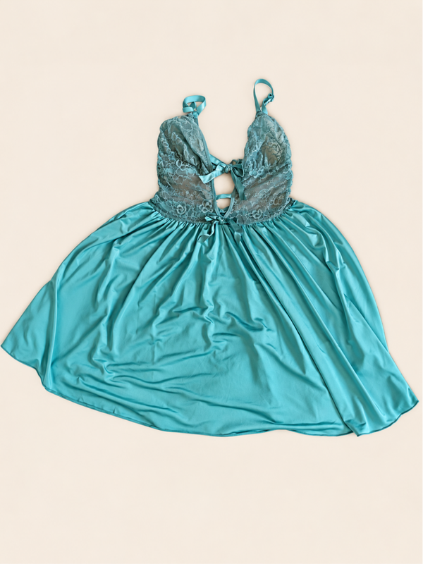 Nuisette satinée turquoise avec dentelle