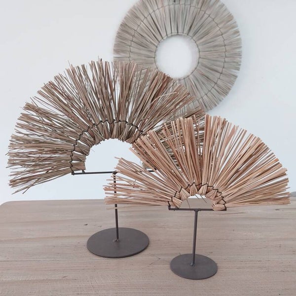 Statue grass S on stand 28 x 8 x 26 cm