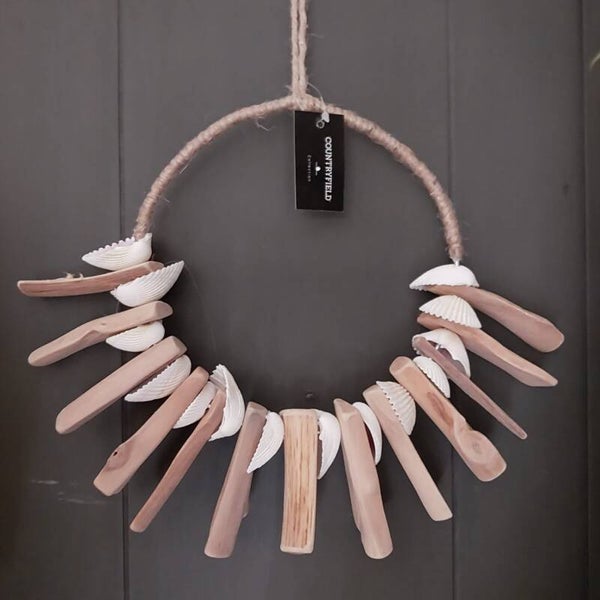 Hanger met schelpen 28 cm