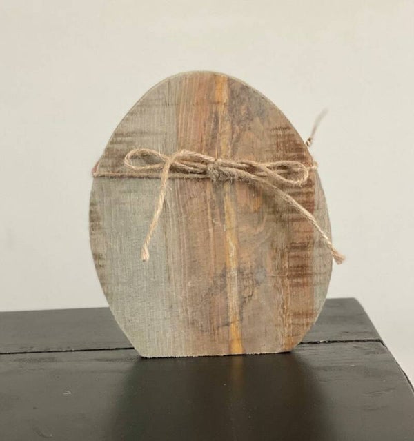 Standing egg historic wood 19 x 16 x 2cm
