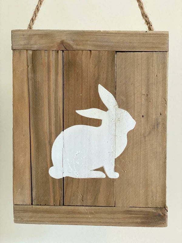 Houten bord aan touw konijn naturel/wit 19,5 cm