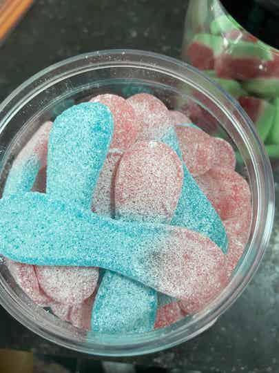 zure tongen bubbelgum