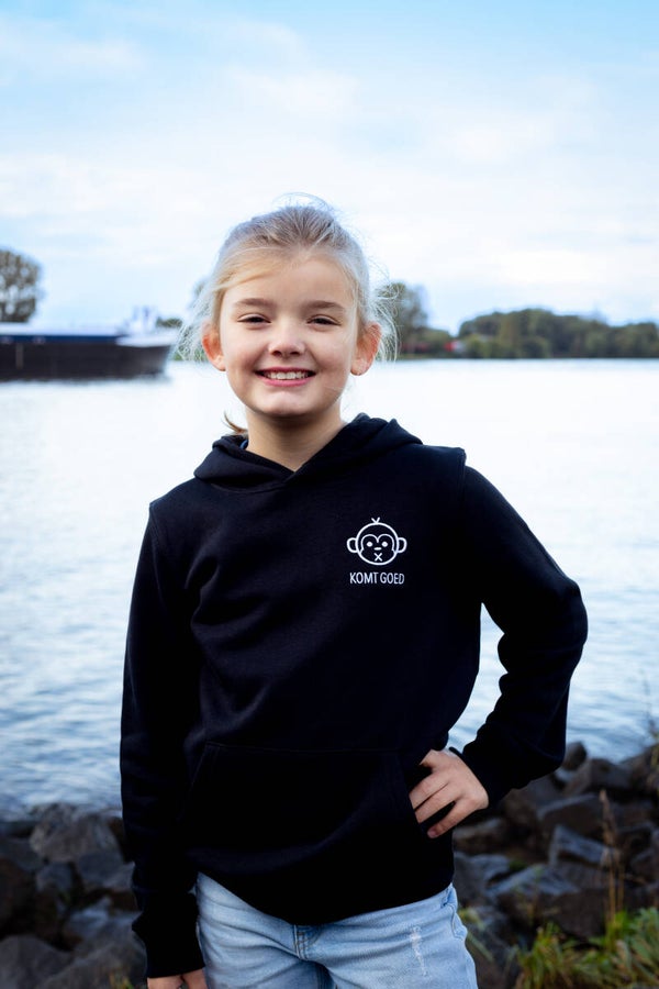 Komt Goed Basic Kids Hoodie Zwart