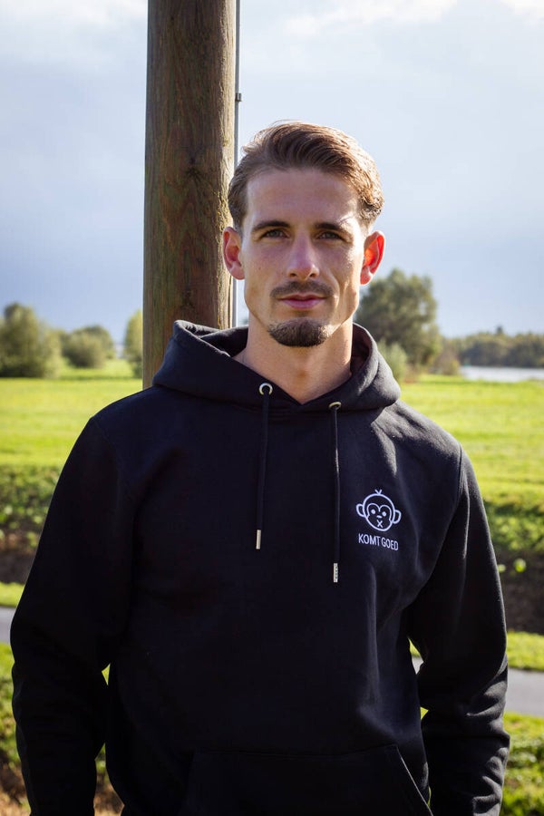 Komt Goed Basic Hoodie Zwart