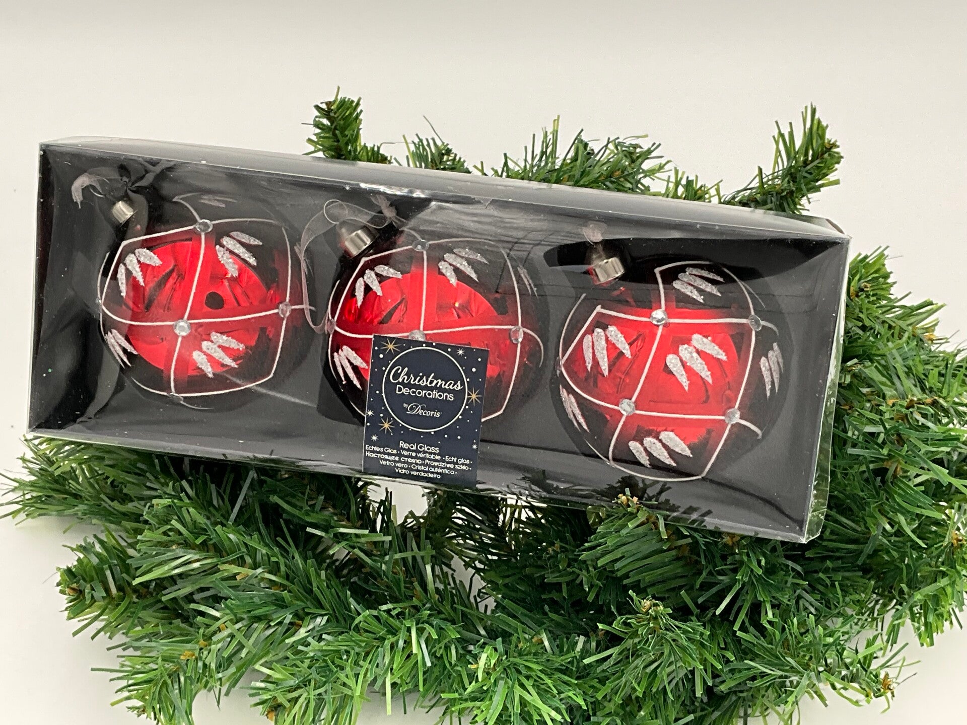 Luxe Rode Glazen Kerstballen met Wit Glittermotief – Set van 3