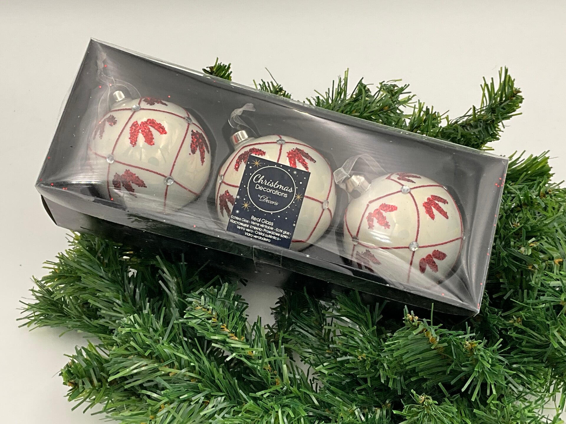 Luxe Witte Glazen Kerstballen met Rood Glittermotief – Set van 3