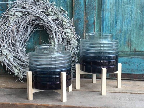 Windlicht op houten pootjes blauw glas