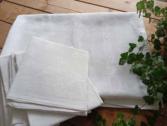 Très jolie ancienne nappe damassée et serviettes de table