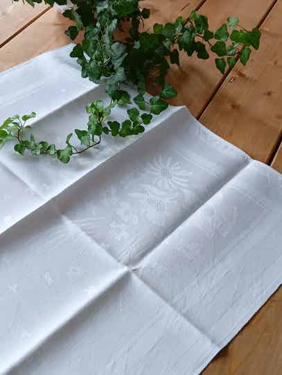 Très jolies serviettes damassées (lot de 4)