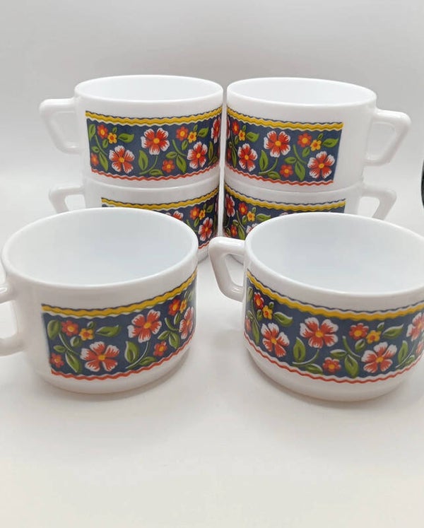 Très jolies tasses à café vintage Arcopal