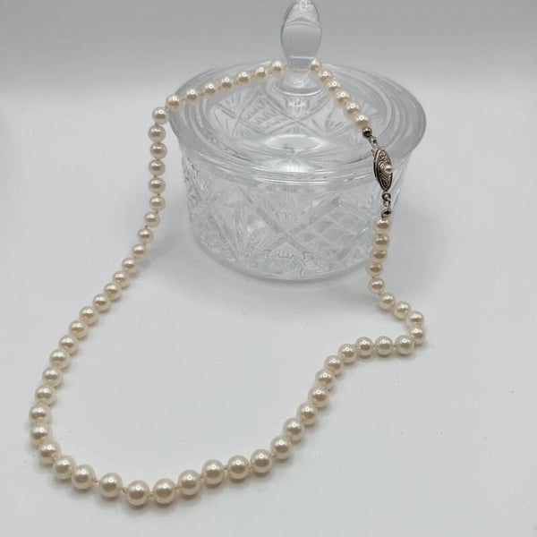 Très joli collier de perles vintage