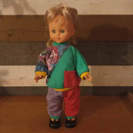 Ancienne poupée marche, parle et chante année 1982