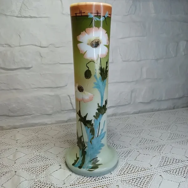 Très joli ancien vase en opaline