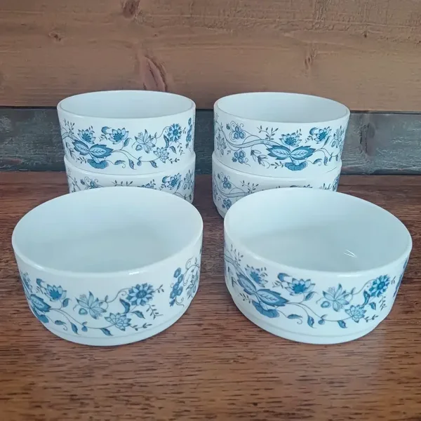 Très jolis ramequins vintage Arcopal
