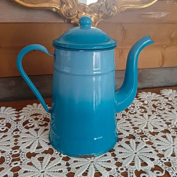 Magnifique ancienne cafetière en tôle émaillée