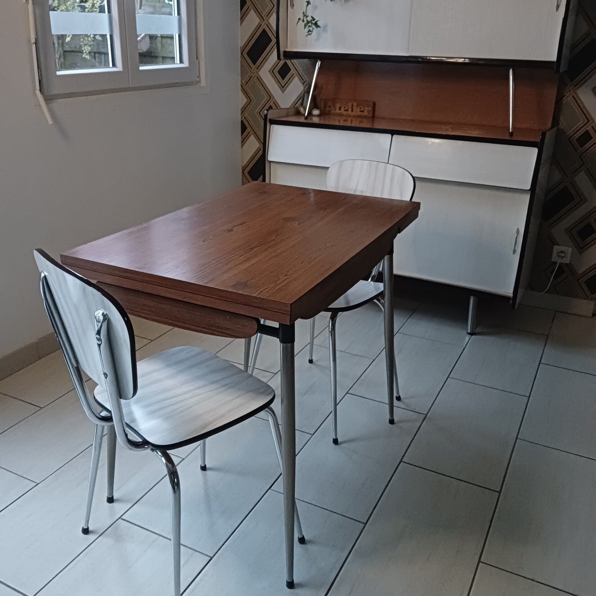 Très jolie table en formica