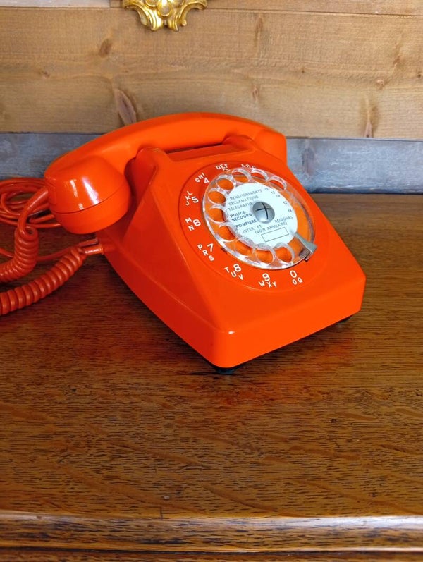 Téléphone orange vintage