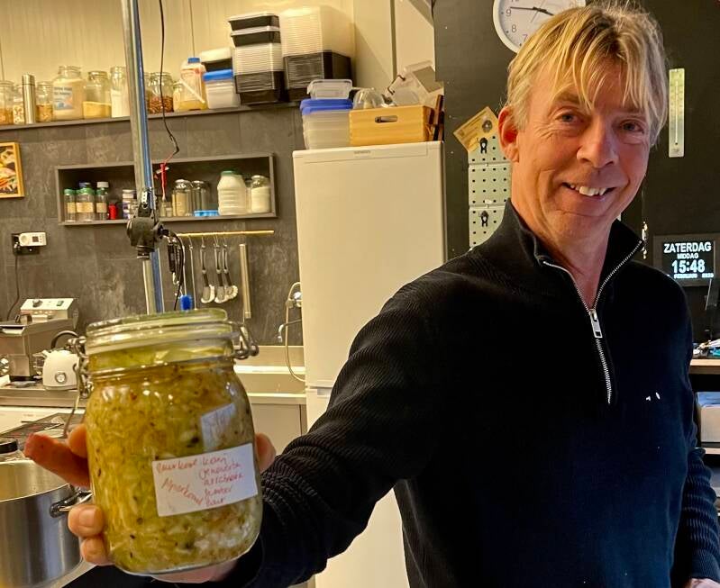 deelnemer met zuurkool