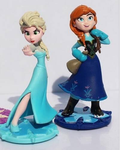 Fr0zen set B - figure Anna en Elsa 10cm (Elsa capelli verdi)