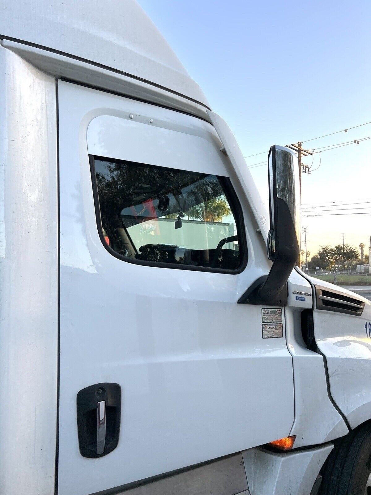 FreightLiner Cascadia 7 Inch Window Visor (White Finish )