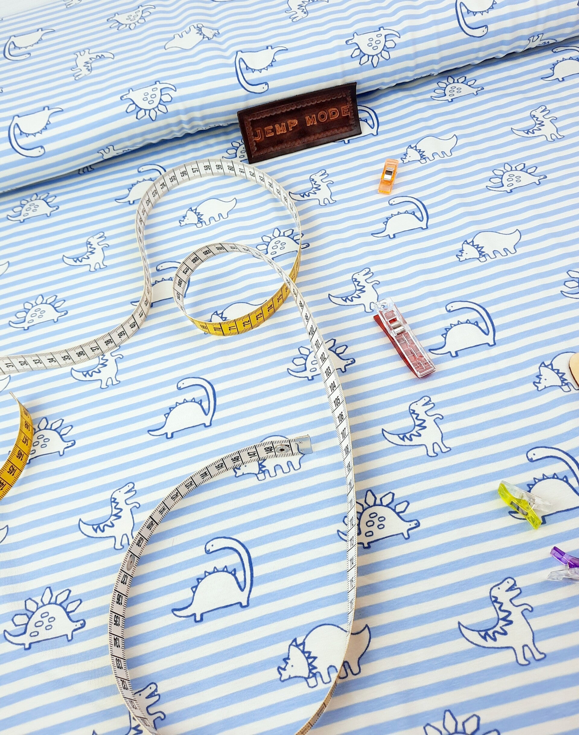 Jersey Dino auf Streifen