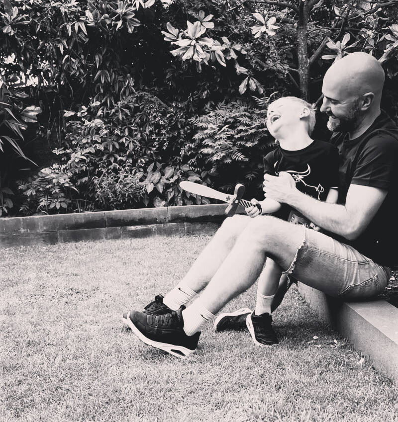 Vaderdag: commercieel en toch een leuke attentie. Om stil te staan bij de vaderfiguur in jouw leven. Vaders, verzorgers, opa's, broers, bonusvaders of schoonvaders. Ze brengen je heel wat bij. Vanuit hun eigen perspectief gevormd door hun referentiekader,