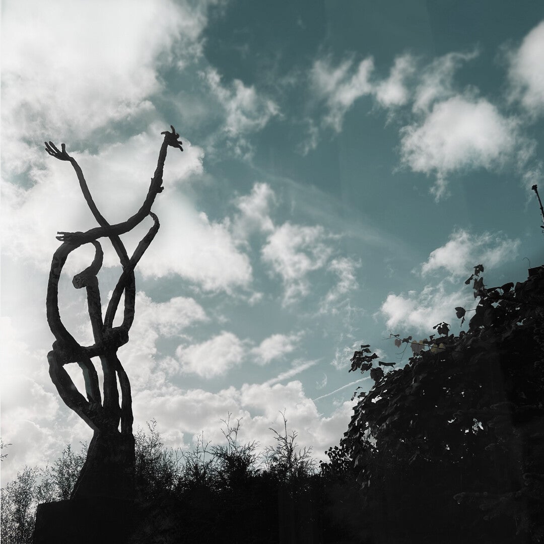 Gezinstherapie: hoe werkt dat?  Gezinstherapie is een vorm van psychologische begeleiding. De gezinsbegeleider werkt vaak met één of meer vormen van (psycho)therapie. Het doel van gezinstherapie richt zich op het verbeteren van de relatie en communicatie 