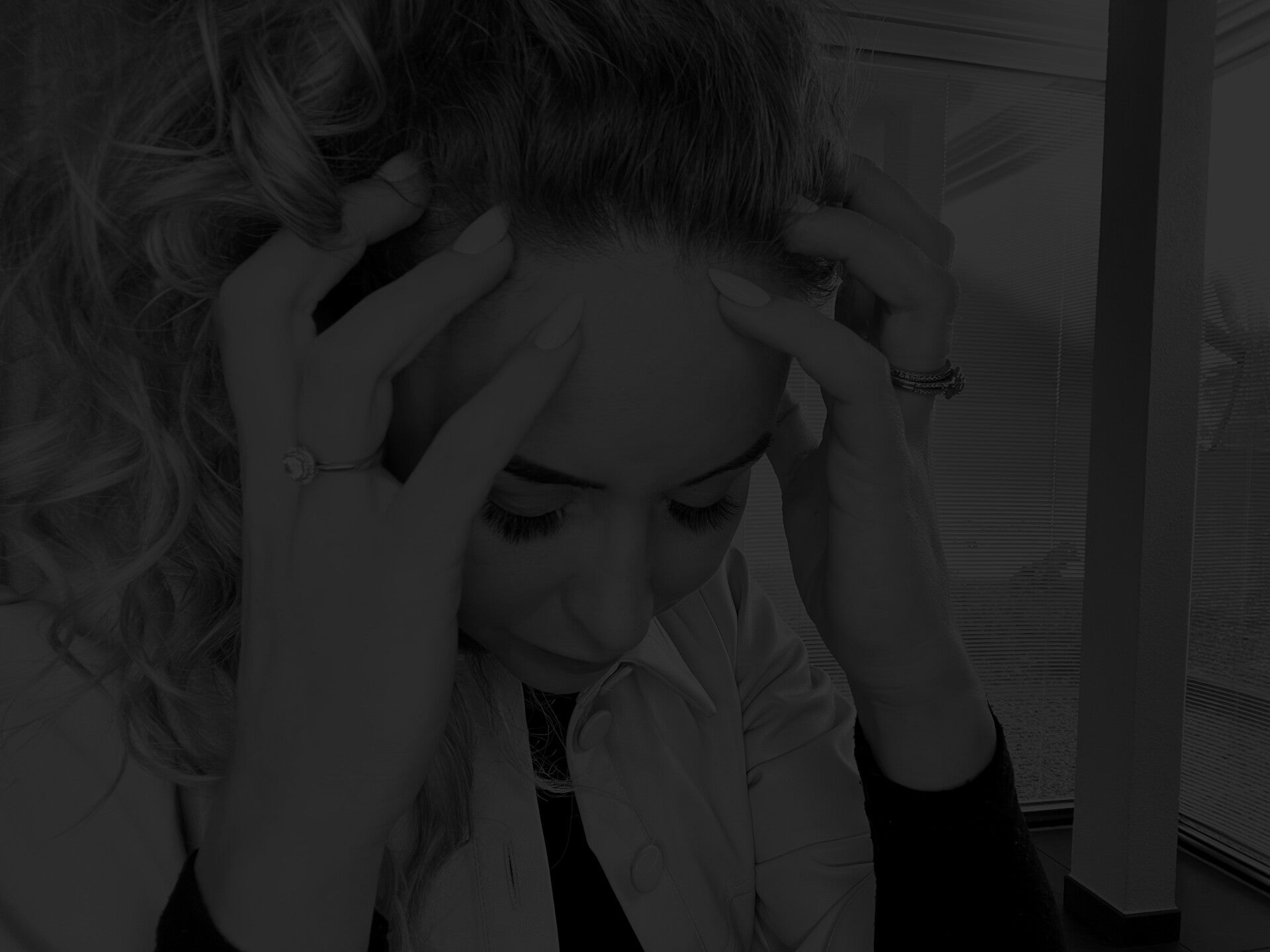 Verlies laat zich niet negeren, hoe verwerk je verlies?  Vaak besef je niet dat je ‘in de rouw’ bent, vooral omdat je rouwen niet persé linkt aan het verlies in jouw situatie. In conflictsituaties met andere of jezelf verlies je bijna áltijd wel iets. Dat