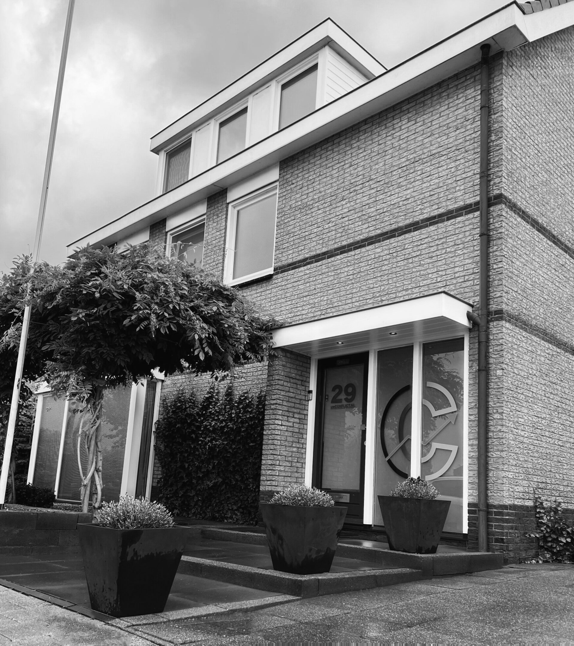 Contactgegevens RET Coach Daphne: 0622742275 - Daphne@uwconflict.nl – uwconflict.nl – Verlengde Oostsingel 29, Bunschoten Spakenburg. Telefoonnummer, e-mailadres, website, praktijkadres. 	Contactgegevens RET Coach Bunschoten: 0622742275 - Daphne@uwconflic