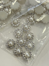 Parelsteentje met diamantjes