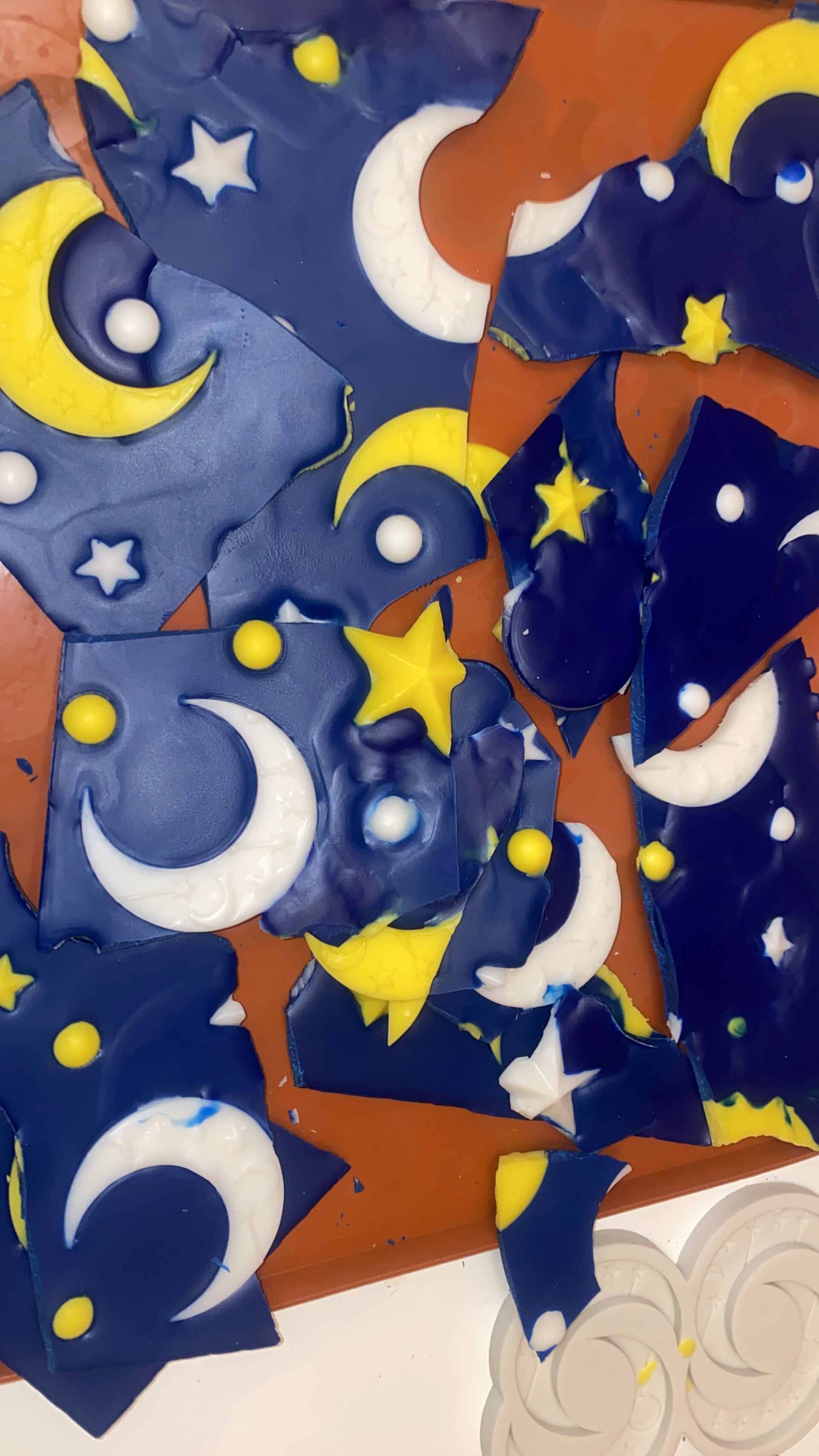 La Luna brittles