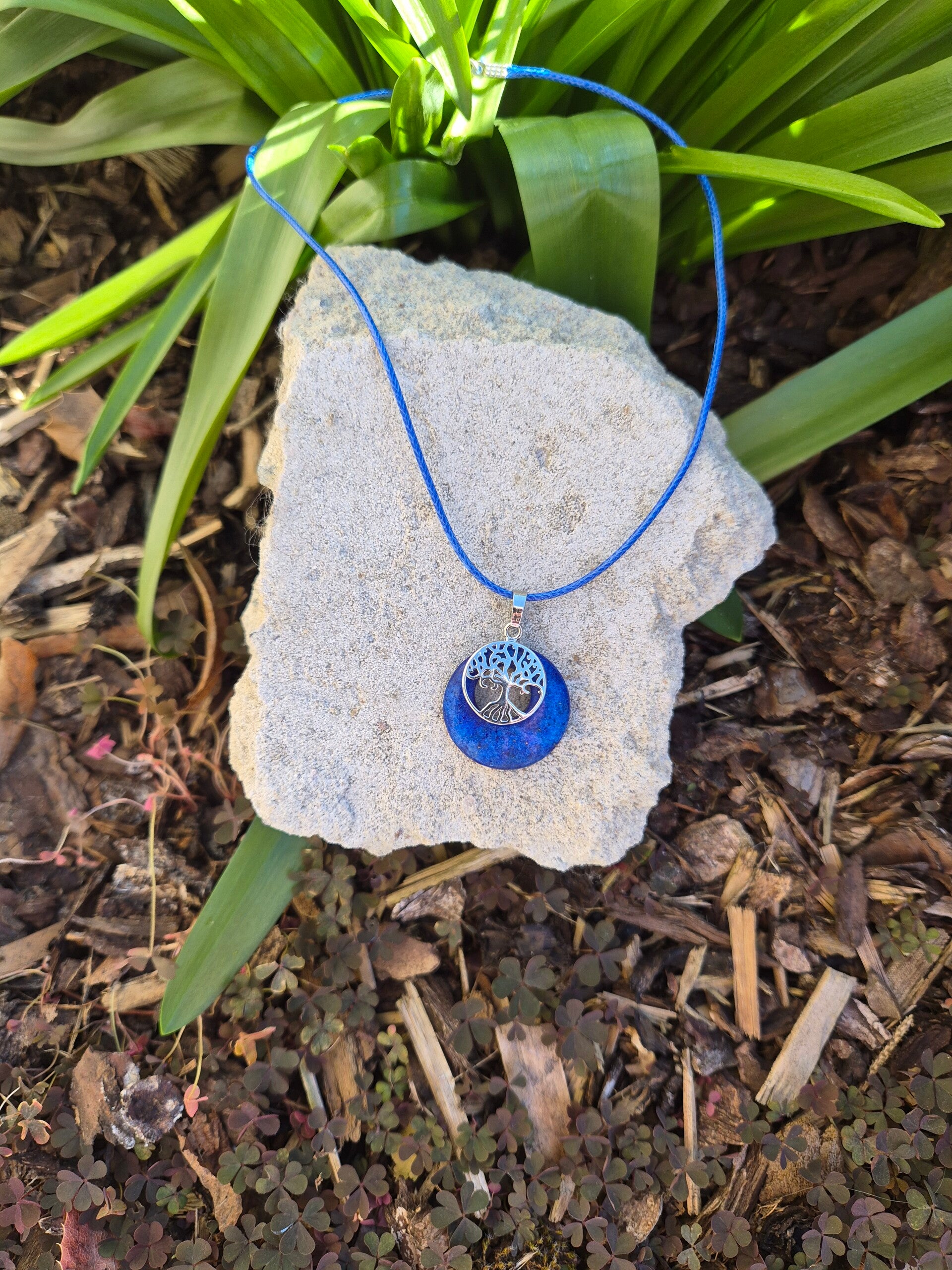 Donuts Lapis Lazuli  d'un bleu profond avec un cordon bleu 45cm art 33