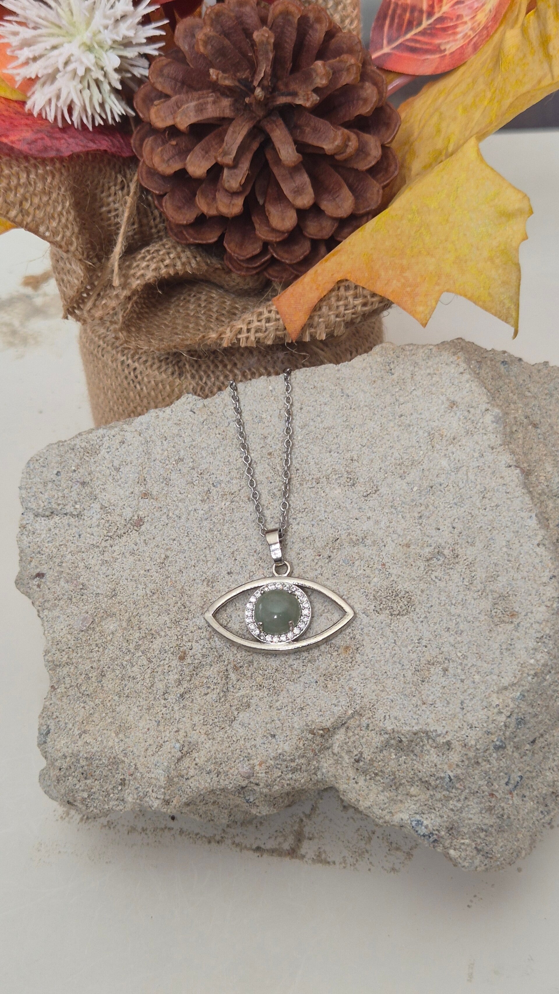 Pendentif avec une pierre Aventurine verte avec chaine  45 cm  art 40
