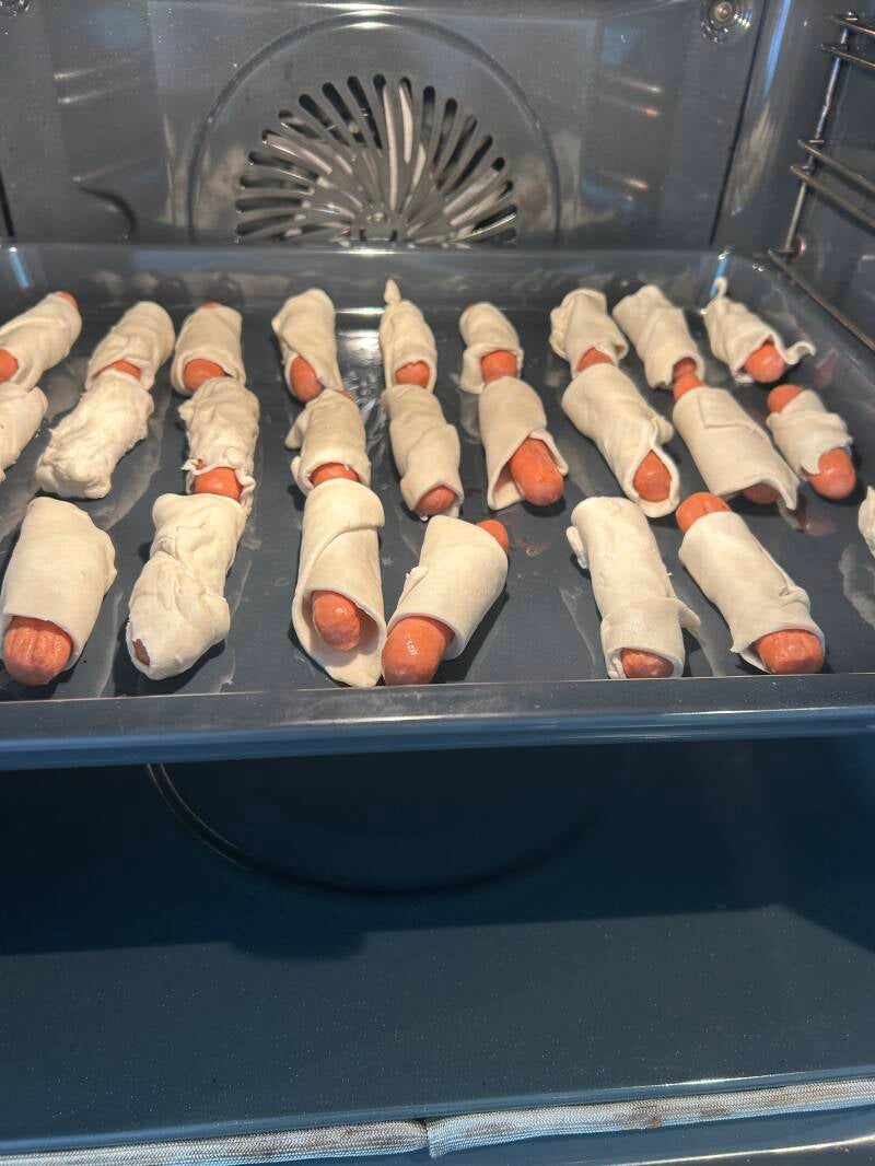     Samen koken en bakken tijdens kinderopvang bij gastouder in Enkhuizen