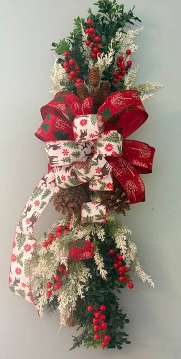 Woodland Berry & Pinecone Christmas Swag