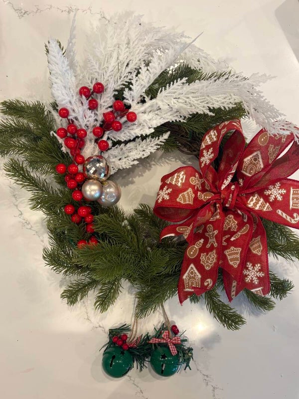 Gingerbread Christmas Cheer Wreath