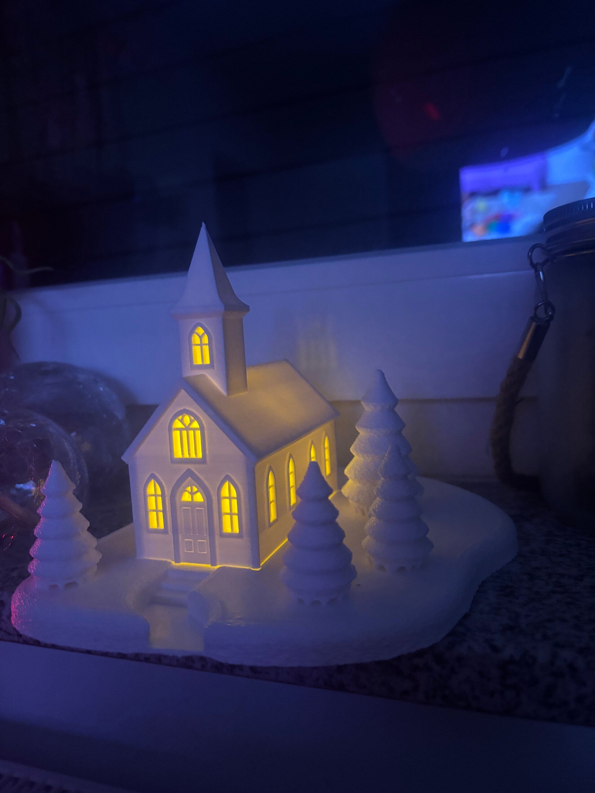 Winter Kirche Deko mit LED | Weihnachtsdorf Miniatur | 3D Druck Deko | Weihnachtsdeko Fensterbank | Warmes Licht, Geschenk Idee