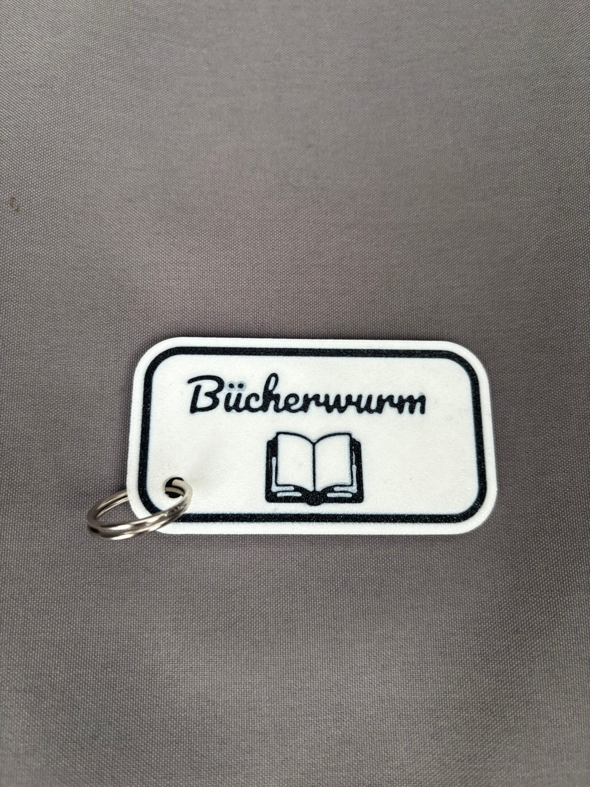 Schlüsselanhänger „Bücherwurm“ – Geschenk für Leseratten & Buchliebhaber