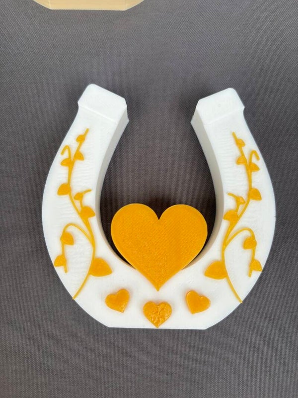 Hufeisen Deko 3D-Druck – Glücksbringer mit Herz & Ranken – Hochzeit, Einzug, Geschenkidee personalisiert