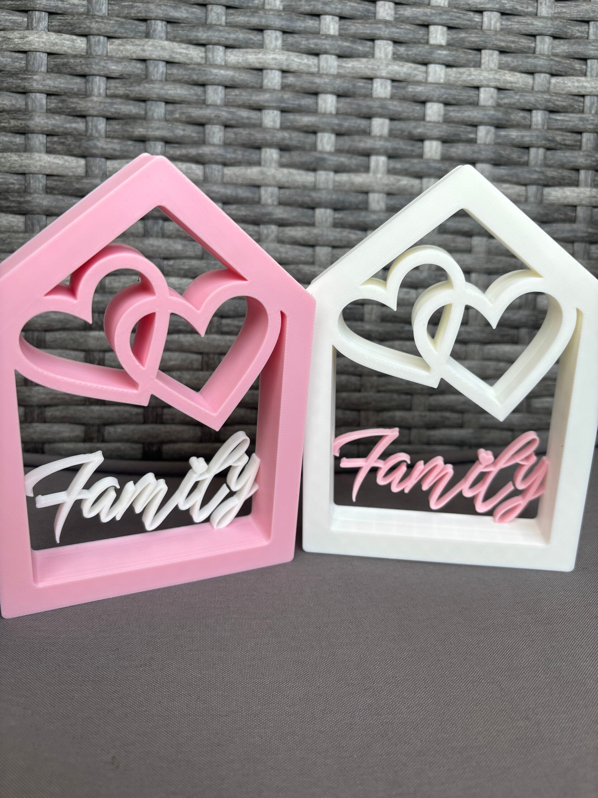 Deko „Family“ mit Herzen | 3D-Druck | 10x14 cm | Geschenk für Familie & Freunde | Hausrahmen Deko | Einweihungsgeschenk