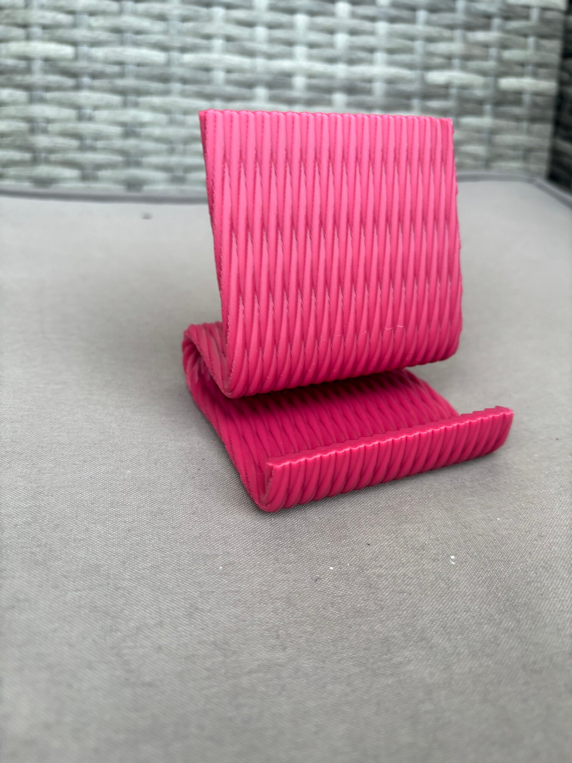 Handyständer 3D gedruckt – Modernes Design, Smartphone Halter, Farbe wählbar