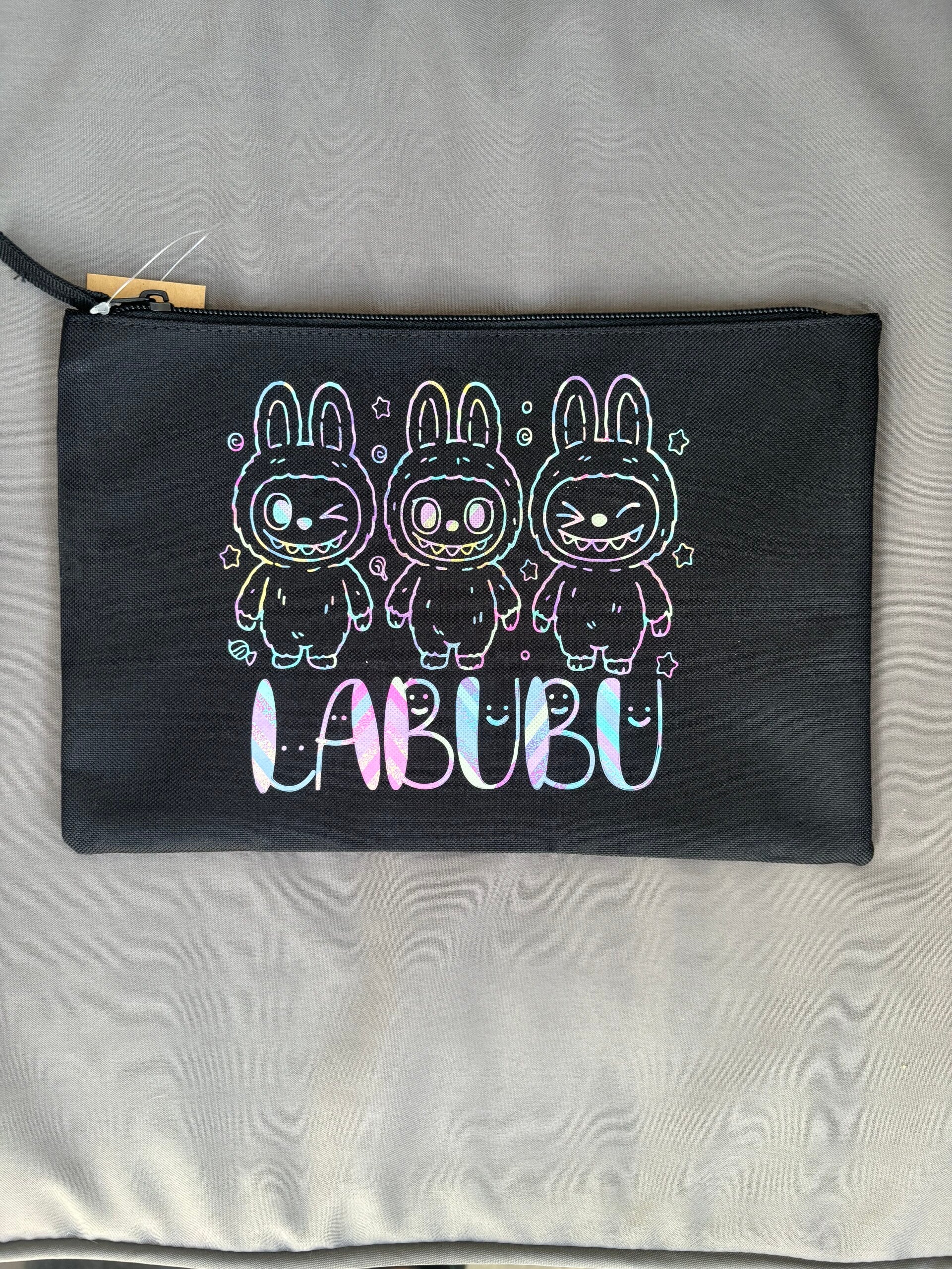 Kosmetiktasche Labubu – personalisierbar | Schminktasche bunt | Mäppchen mit Wunschdesign | Geschenk Teenager Mädchen