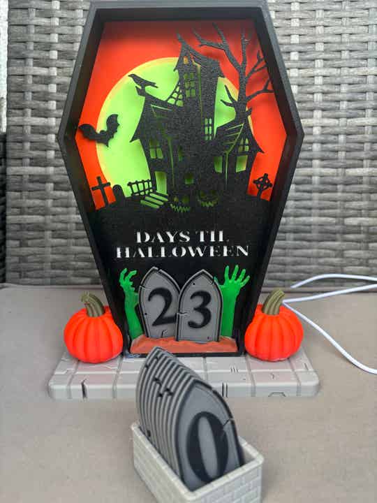 Halloween Countdown Deko mit LED – Spukhaus, 23 cm hoch