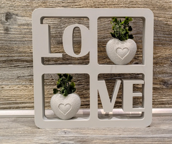 LOVE Dekoration mit Herzvasen, Farbe Variabel