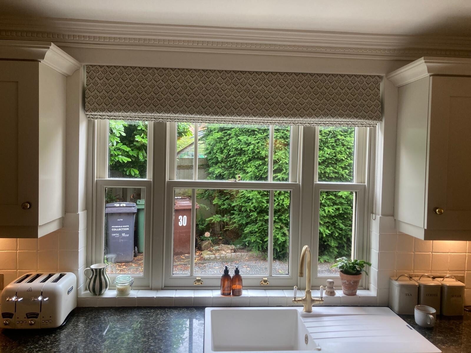 avril-roman-blind-kitched-standard.jpg