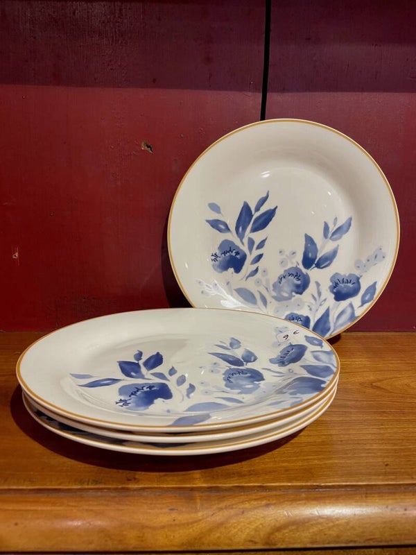 Assiettes fleurs bleues