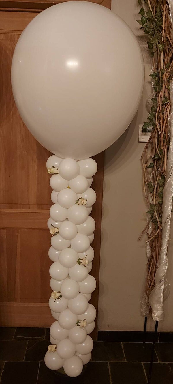 Huwelijk smalle pilaar, rozen