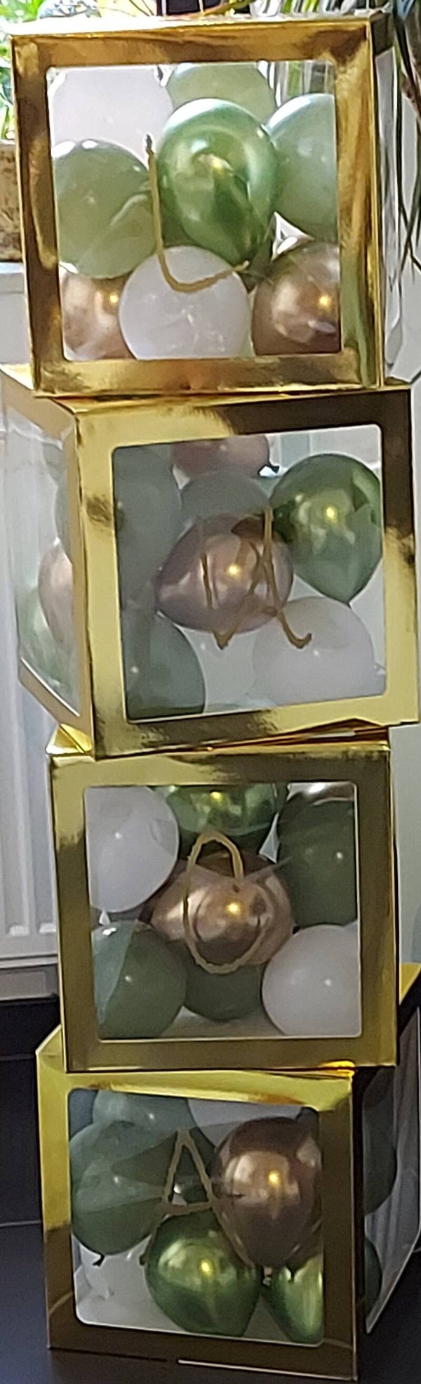 Box met naam en ballonnen gevuld