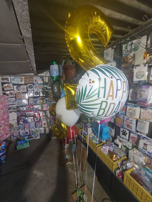Cijferboeket met twee folieballonnen en 3 latex
